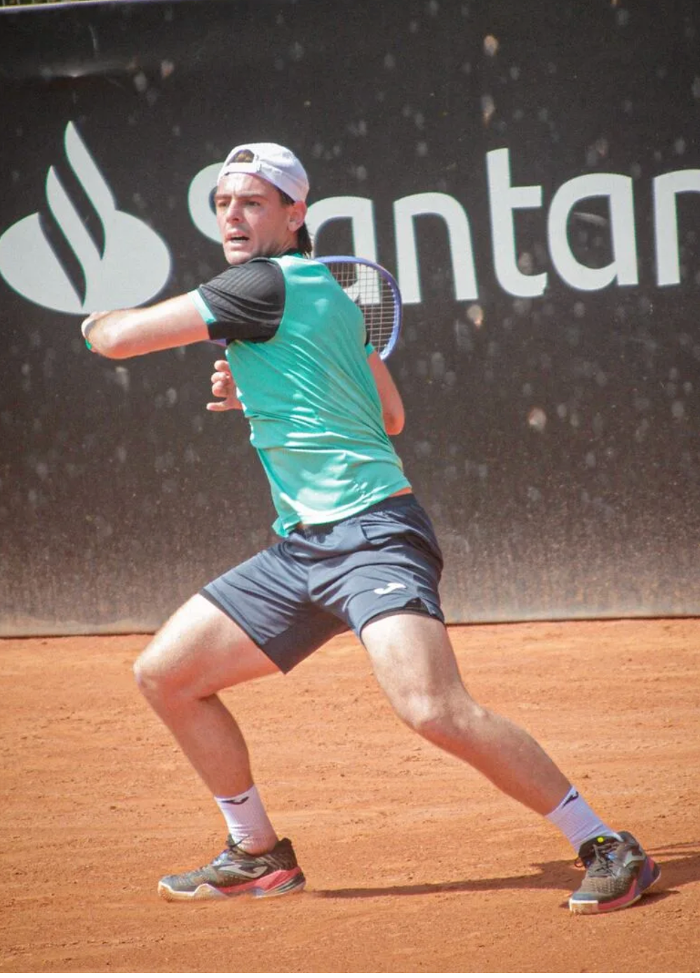 开云娱乐-他，27岁，过去7年里“卖”了8场球…. 球场上这一切，全是赌局…