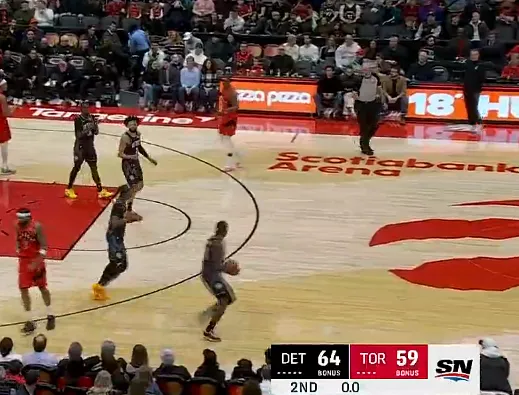 开云官网-半场：活塞以64-59领先猛龙，坎宁安10中6砍下16分6助攻