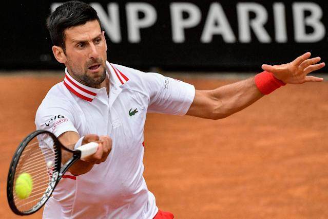 开云入口-德约罗马站雨后惊险闯关 状态起伏大法网真悬了？